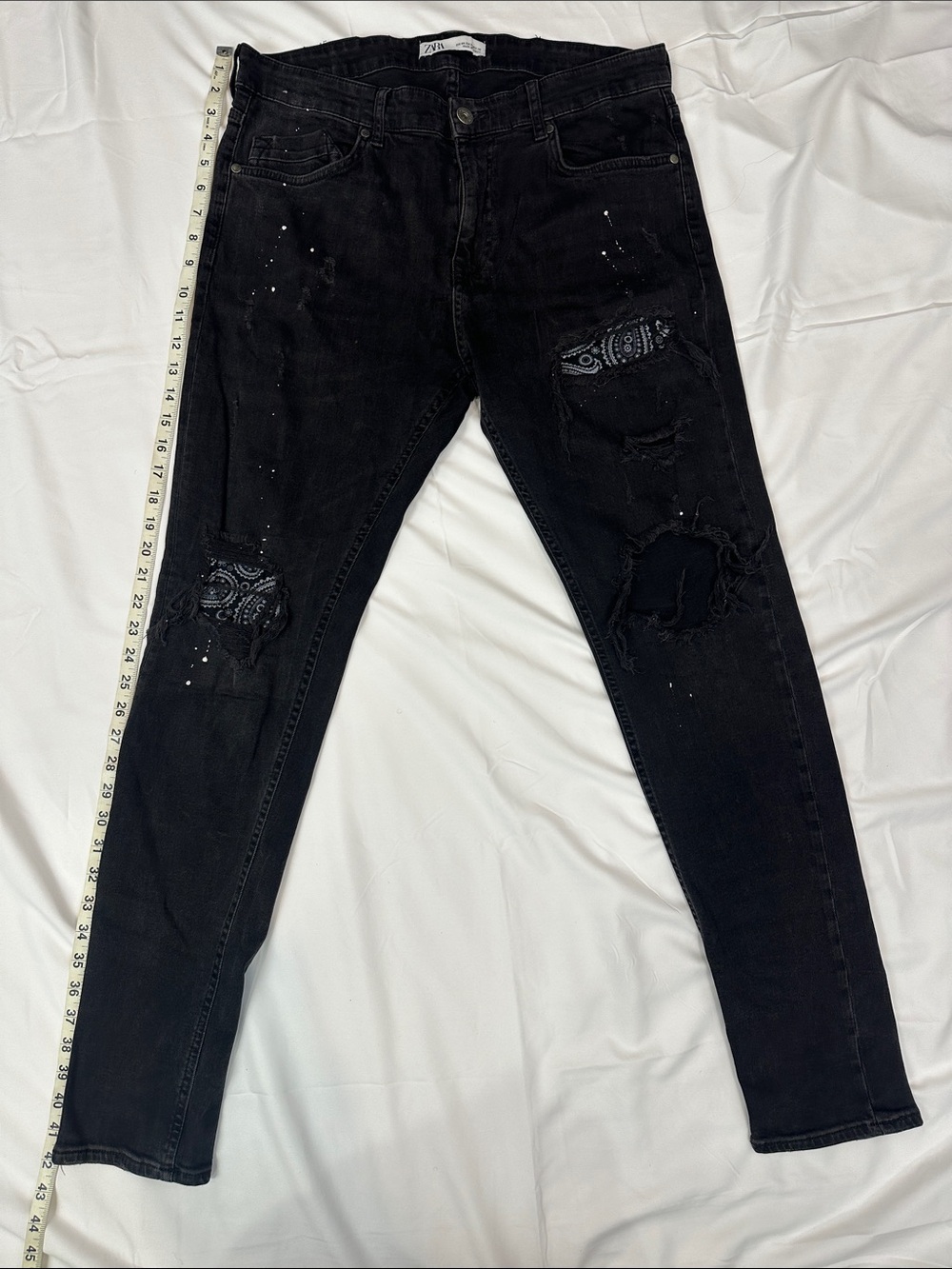 Black Distressed Men’s Jeans with Bandana Patch